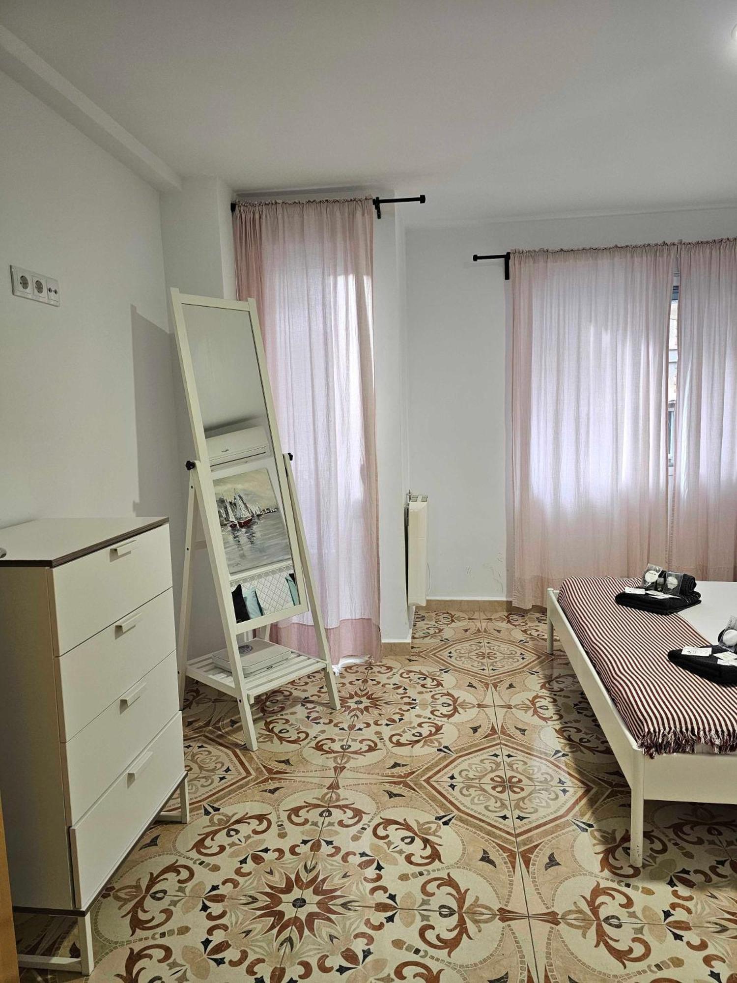 Suncastle Apartamentos Alicante -With Sunny Rooftop Terrace And Barbecue Buitenkant foto